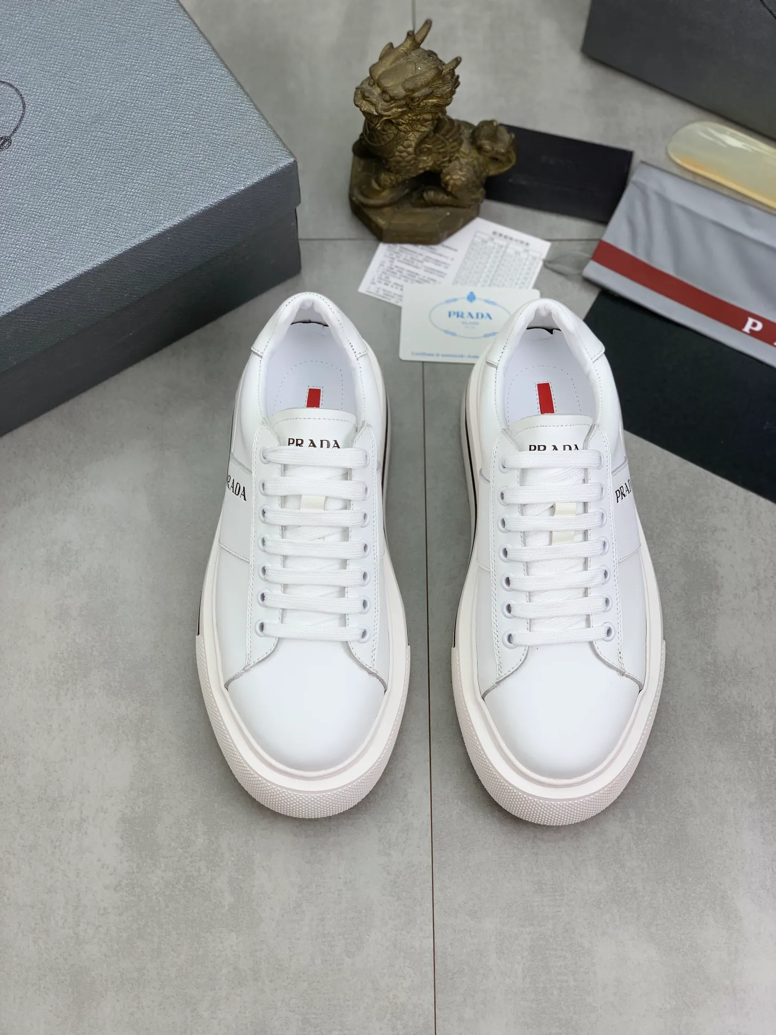 Men's Men's Shoes💰P560💰【New Style】 The latest model of high-quality PRADA classic men's shoes has been launched on the official website in 1:1 replica, synchronized in Hong Kong counters and on the same catwalk; all made of calfskin ➕Imported cowhide lining, 🍡🍡original rubber outsole 1:1 non-slip and wear-resistant; comfortable to wear, attractive style, fine workmanship, and simple and neat shoe last, showing a man's courage and toughness, 👍Number 38 to 44 (45 can be customized) 4⃣️colors🉑️ to choose from